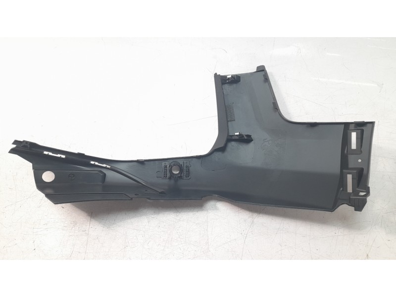 Recambio de moldura paragolpe delantera derecha para peugeot 3008 ii suv (mc_, mr_, mj_, m4_) 2.0 bluehdi 180 referencia OEM IAM