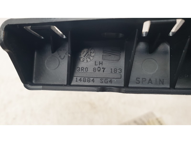 Recambio de soporte paragolpes delantero izquierdo para seat exeo (3r2) 1.6 referencia OEM IAM 3R0807183  