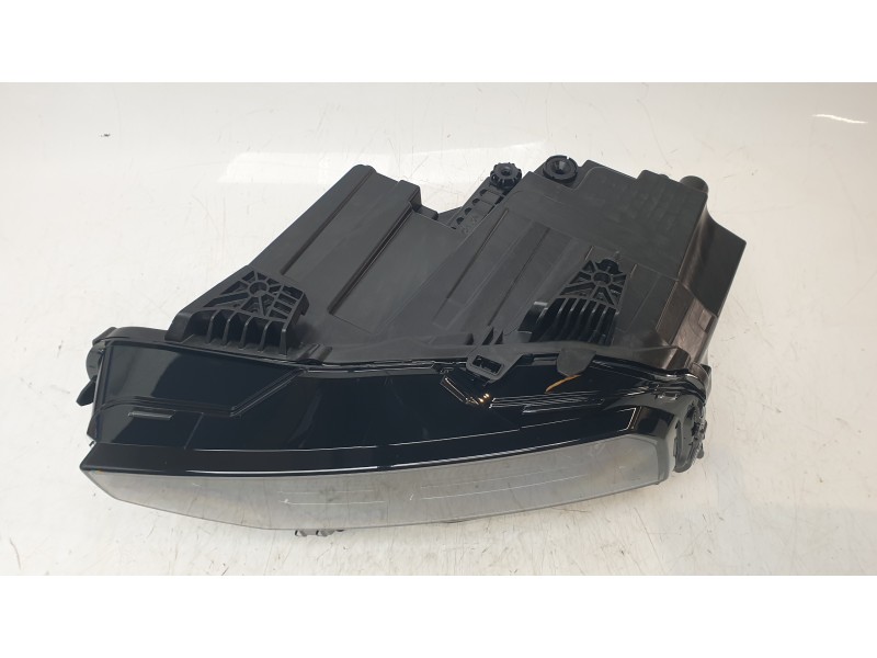 Recambio de faro izquierdo para lynk & co 01 hev referencia OEM IAM 8889665947  