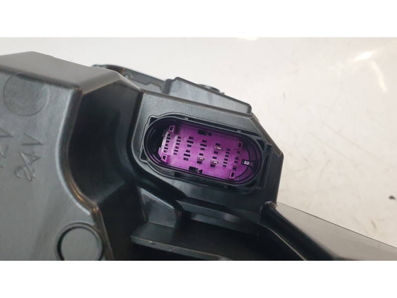 Recambio de faro izquierdo para lynk & co 01 hev referencia OEM IAM 8889665947  