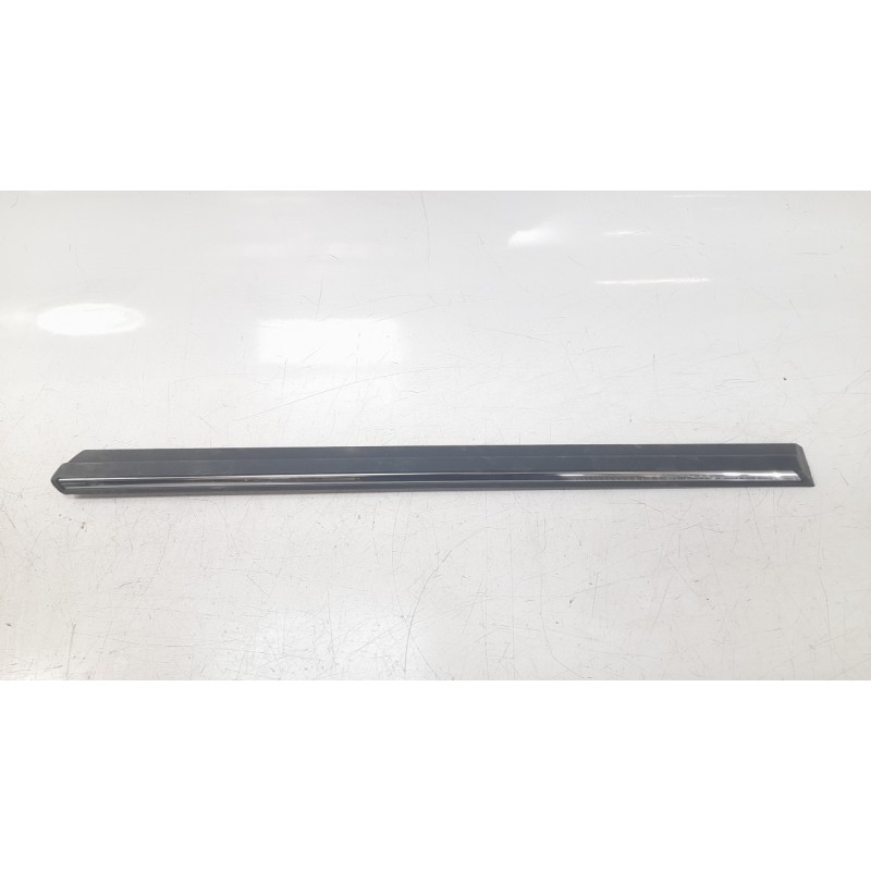 Recambio de moldura puerta delantera derecha para bmw 7 (e32) 750 i, il v12 referencia OEM IAM 51131908685  