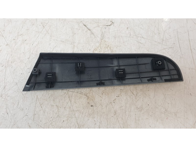 Recambio de moldura puerta trasera izquierda para kia sportage iii (sl) 2.0 cvvt referencia OEM IAM 832703W020  