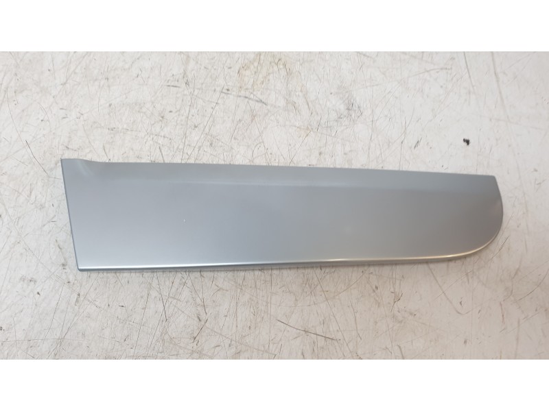 Recambio de moldura puerta trasera izquierda para kia sportage iii (sl) 2.0 cvvt referencia OEM IAM 832703W020  