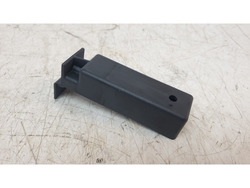 Recambio de soporte paragolpes trasero para audi a4 b6 (8e2) 2.5 tdi quattro referencia OEM IAM 8E0807329  