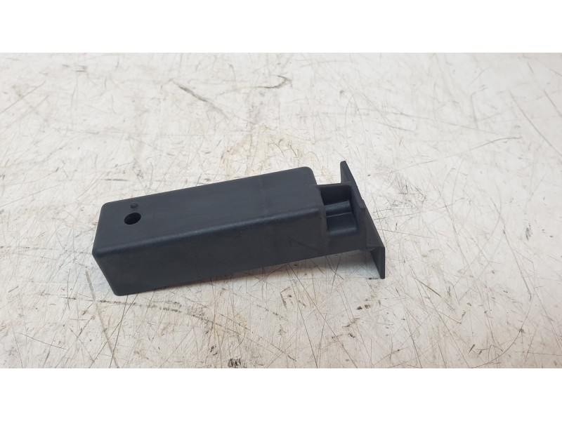 Recambio de soporte paragolpes trasero para audi a4 b6 (8e2) 2.5 tdi quattro referencia OEM IAM 8E0807329  