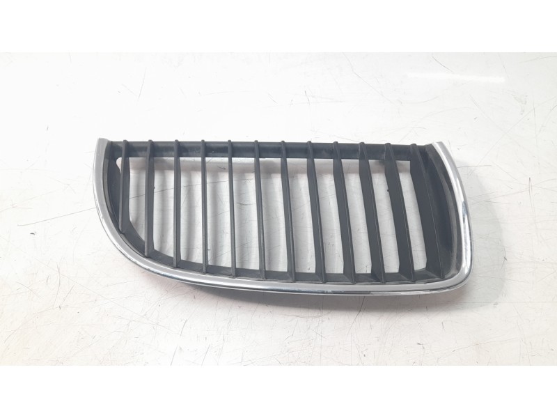Recambio de rejilla paragolpes derecha para bmw 3 (e90) 318 d referencia OEM IAM 22405910  