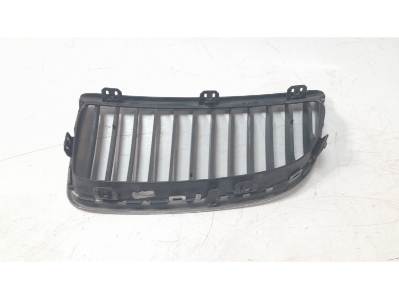 Recambio de rejilla paragolpes derecha para bmw 3 (e90) 318 d referencia OEM IAM 22405910  
