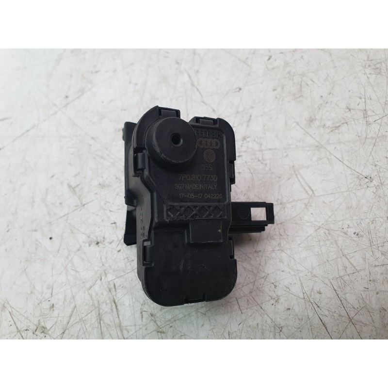 Recambio de tapa exterior combustible para seat altea (5p1) 2.0 tdi 16v referencia OEM IAM 7P0810773F  