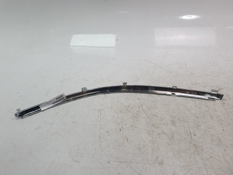 Recambio de moldura paragolpe delantera derecha para volkswagen passat b5 (3b2) 1.8 t referencia OEM IAM VG04097MAR VG0531247 