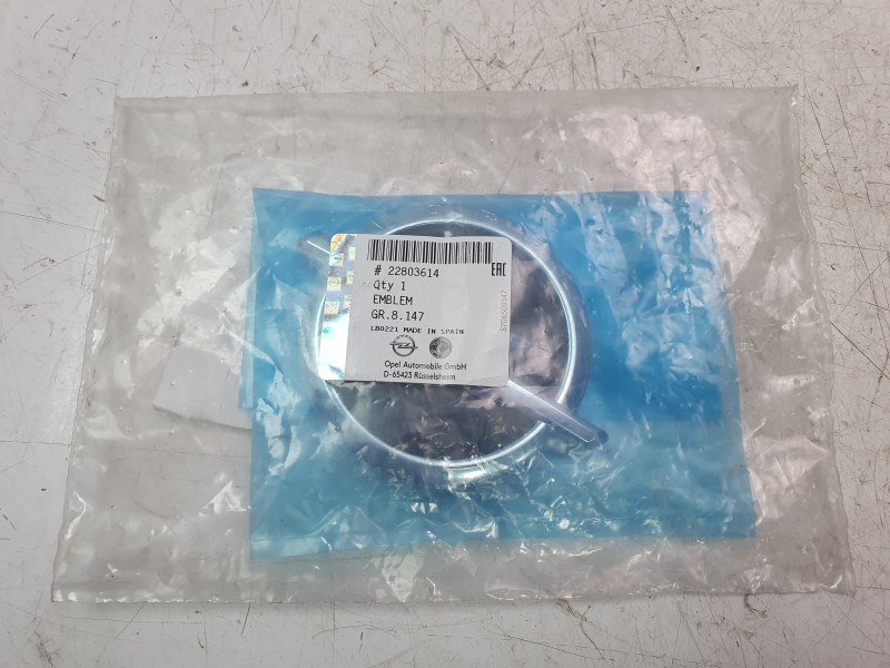 Recambio de emblema para opel corsa f (p2jo) corsa-e (68) referencia OEM IAM 22803614  