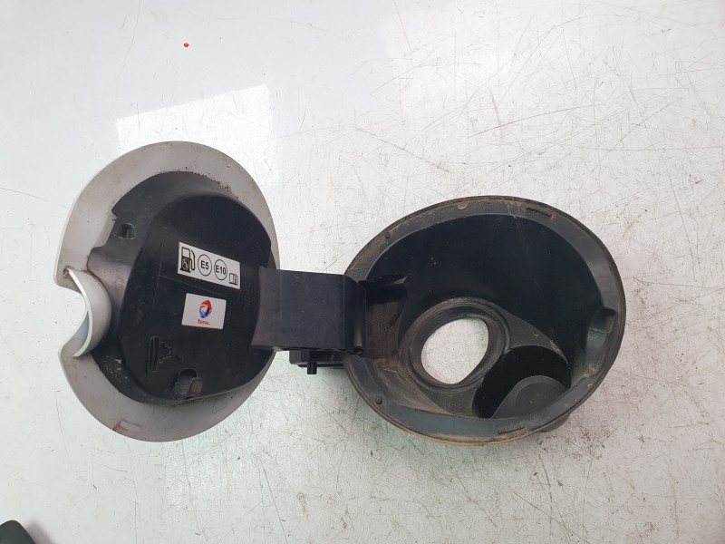 Recambio de tapa exterior combustible para peugeot 2008 i (cu_) 1.2 thp 110 / puretech 110 referencia OEM IAM 9818387680  