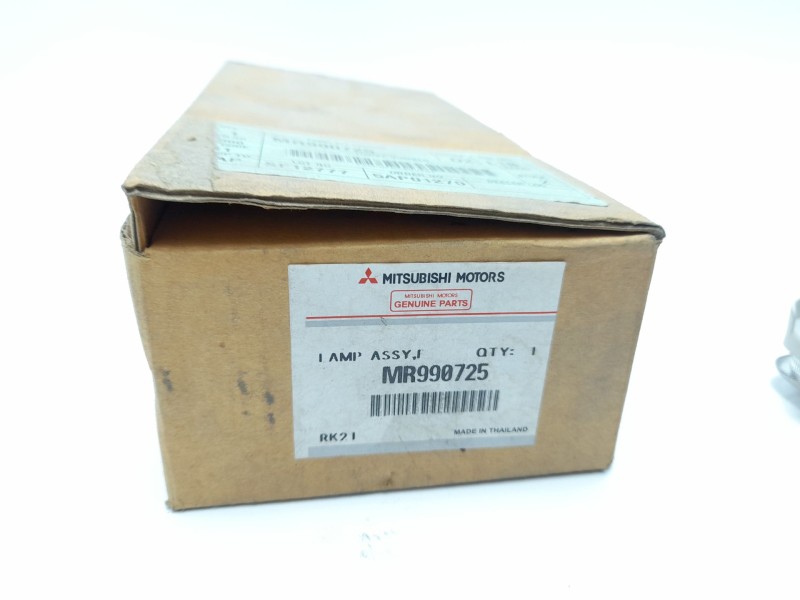 Recambio de piloto delantero izquierdo para mitsubishi l 200 (k6/7) referencia OEM IAM MR990725  