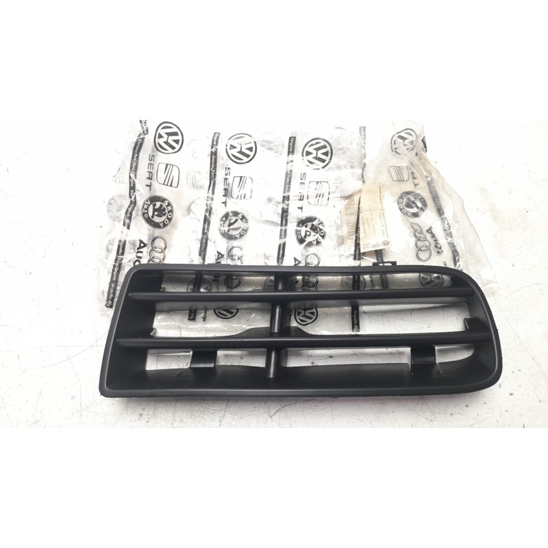 Recambio de rejilla paragolpes derecha para volkswagen golf iv (1j1) 1.9 tdi referencia OEM IAM 1J0853666E 107232121 VG0342123