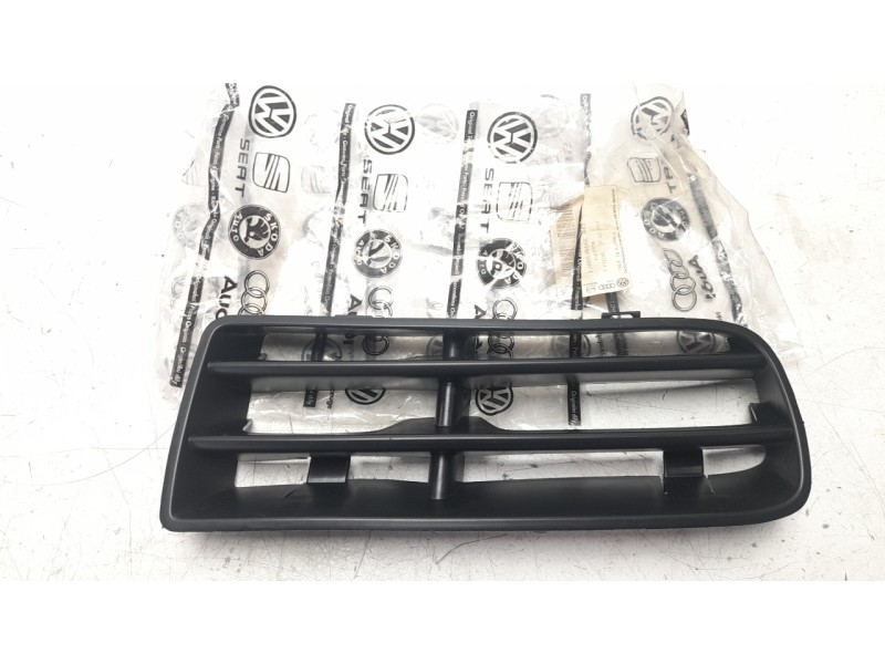 Recambio de rejilla paragolpes derecha para volkswagen golf iv (1j1) 1.9 tdi referencia OEM IAM 1J0853666E 107232121 VG0342123
