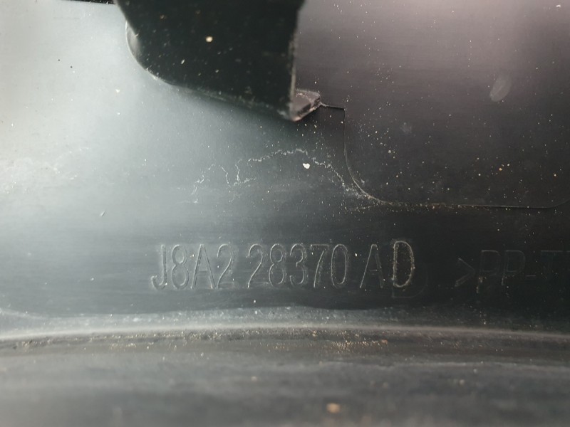 Recambio de aletin trasero derecho para land rover range rover velar 2.0 turbo cat referencia OEM IAM J8A228370AD  