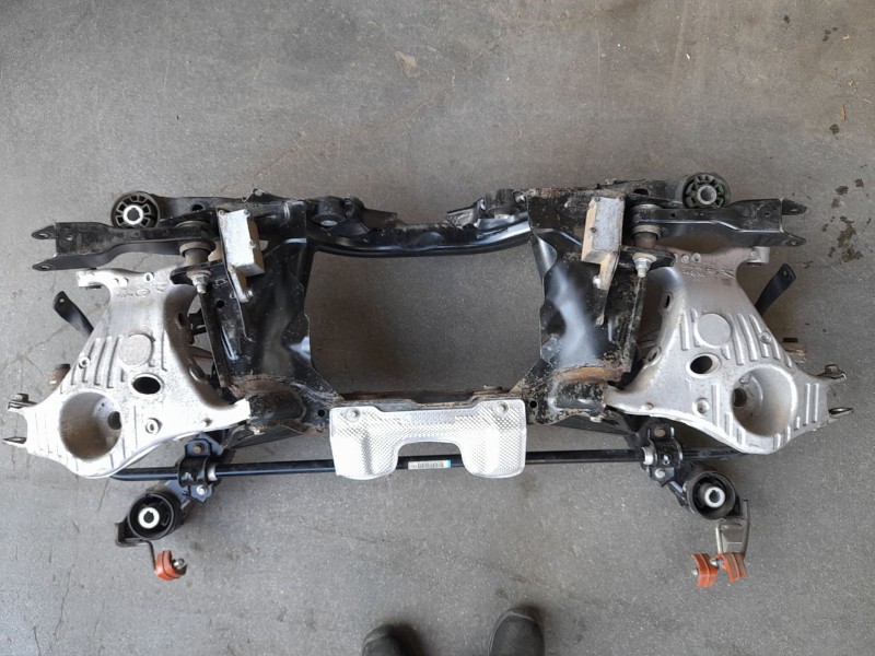 Recambio de puente trasero para land rover discovery sport hse referencia OEM IAM FK725K091  