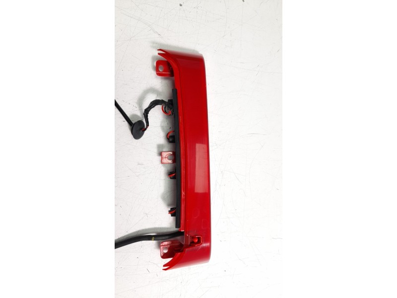 Recambio de luz central de freno para kia stonic (ybcuv) 1.2 cat referencia OEM IAM 92700H8400  