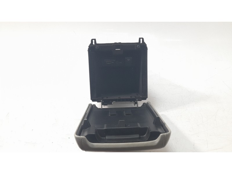 Recambio de apoyabrazos central para land rover discovery sport hse referencia OEM IAM LR102232  