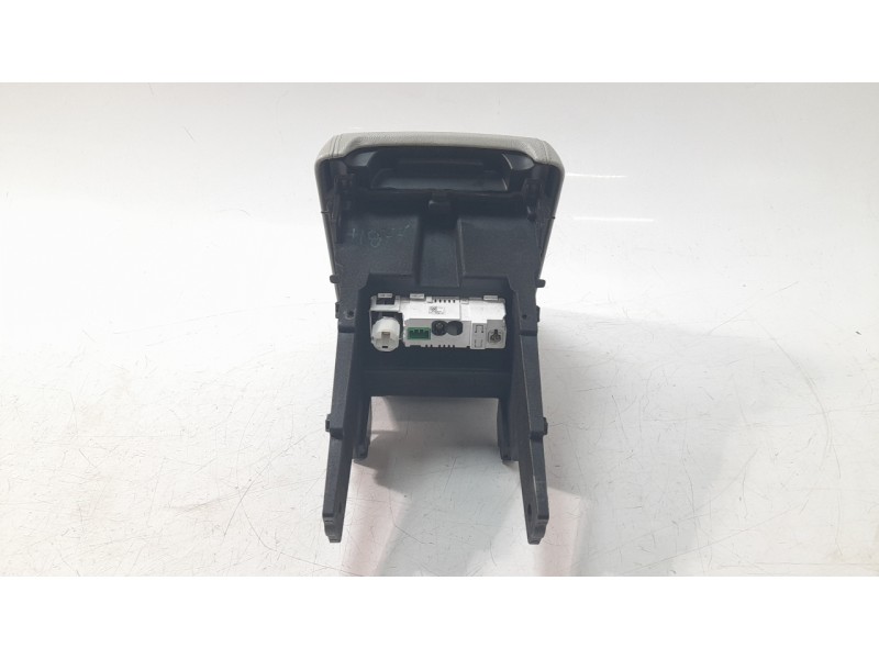 Recambio de apoyabrazos central para land rover discovery sport hse referencia OEM IAM LR102232  