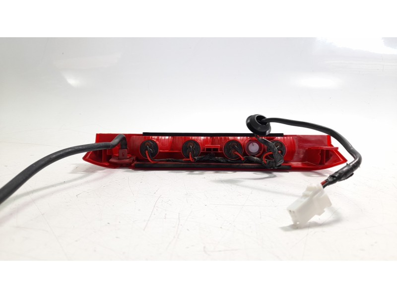 Recambio de luz central de freno para kia stonic (ybcuv) 1.2 cat referencia OEM IAM 92700H8400  