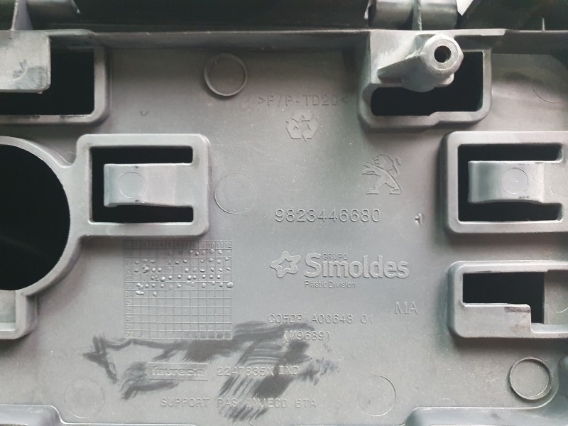 Recambio de guantera para peugeot 208 (p2) active referencia OEM IAM 98288155ZD  