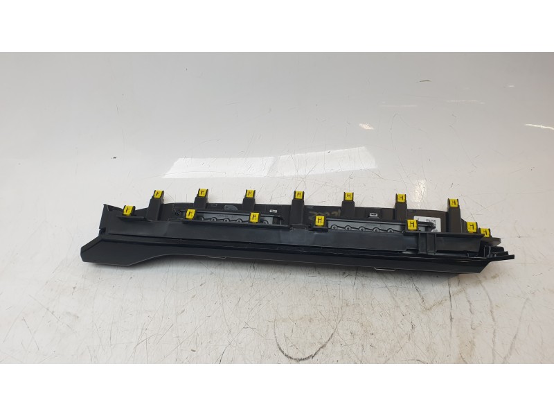 Recambio de aireador central para renault austral techno referencia OEM IAM 682112882R  