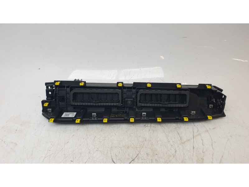 Recambio de aireador central para renault austral techno referencia OEM IAM 682112882R  