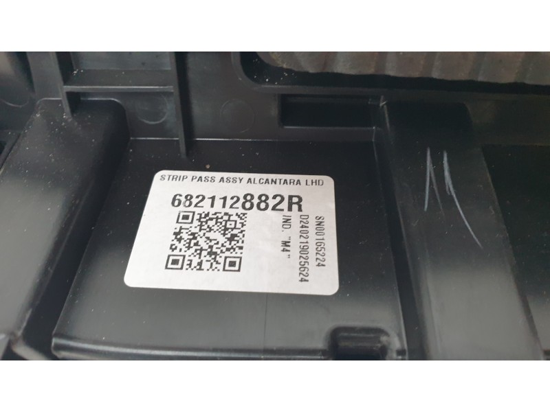 Recambio de aireador central para renault austral techno referencia OEM IAM 682112882R  