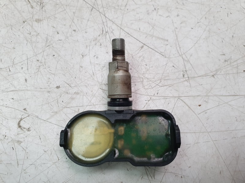 Recambio de sensor para toyota rav4 hybrid 4x2 advance referencia OEM IAM 20604133D8  