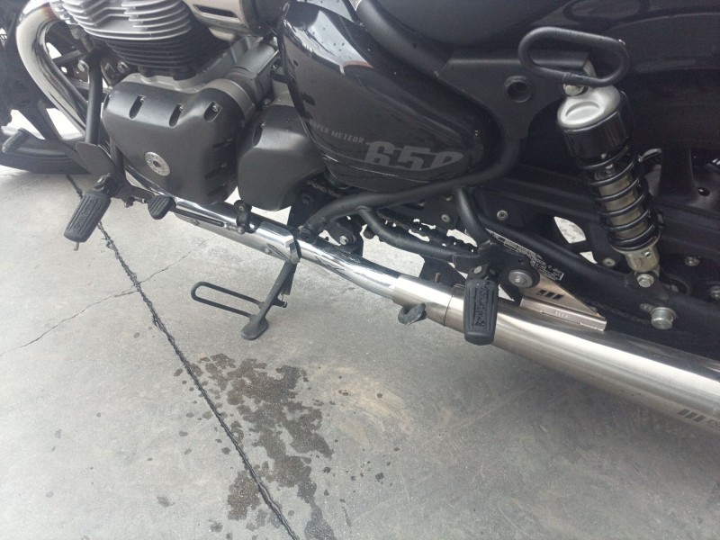 Recambio de estribo lateral para royal enfield super meteor 650 super meteor 650 referencia OEM IAM   