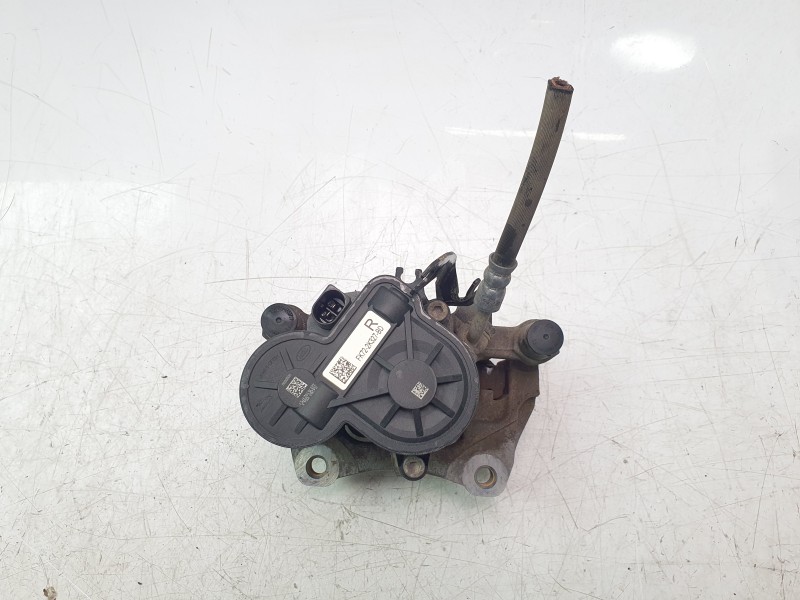 Recambio de pinza de freno trasera derecha para land rover discovery sport hse referencia OEM IAM FK722K328BD  