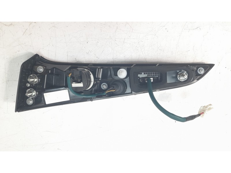 Recambio de piloto trasero izquierdo interior para toyota corolla fastback (_e21_) 1.8 hybrid (zwe211) referencia OEM IAM 815910