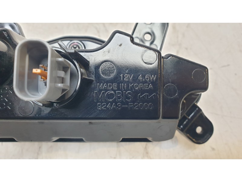 Recambio de piloto trasero central para kia sportage v (nq5) 1.6 t-gdi referencia OEM IAM 924A3R2000  