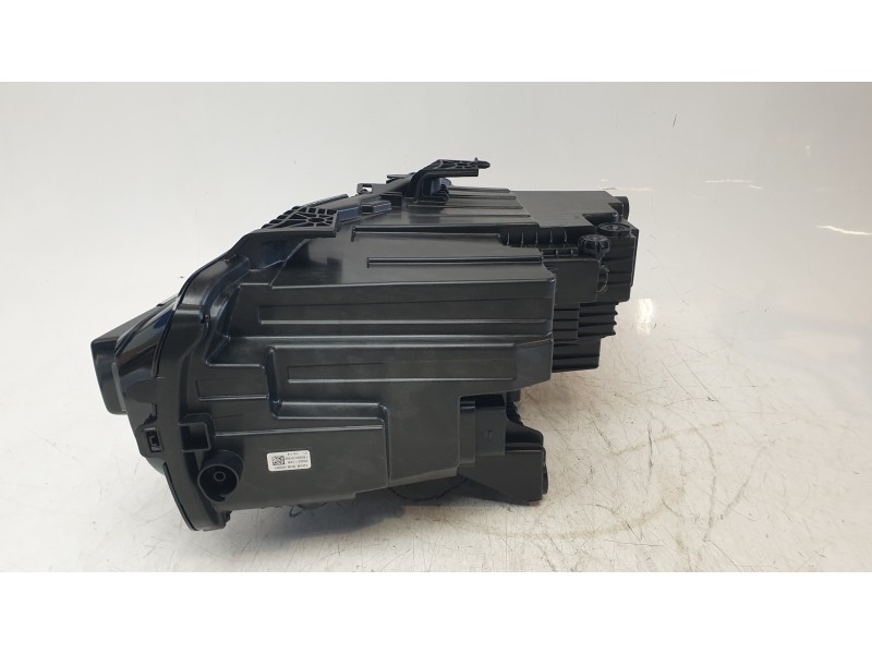 Recambio de faro derecho para lynk & co 01 phev referencia OEM IAM 8889665961  