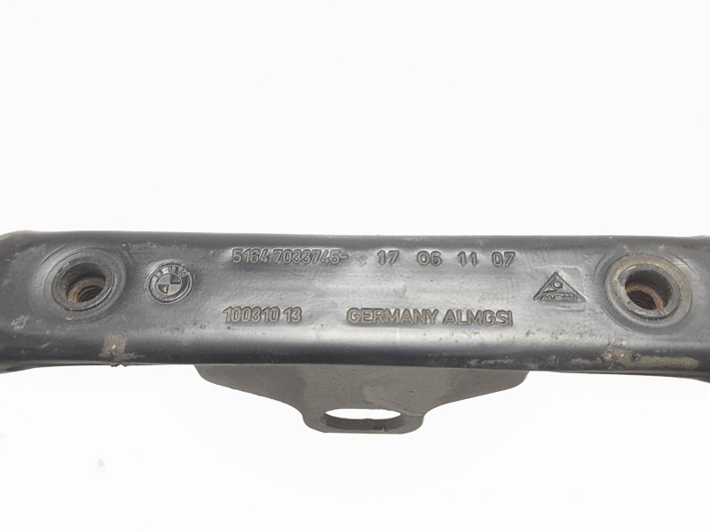 Recambio de travesaño inferior para bmw serie 5 berlina (e60) referencia OEM IAM 51647033745  