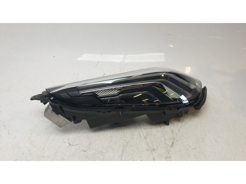 Recambio de faro derecho para lynk & co 01 phev referencia OEM IAM 8893628771  