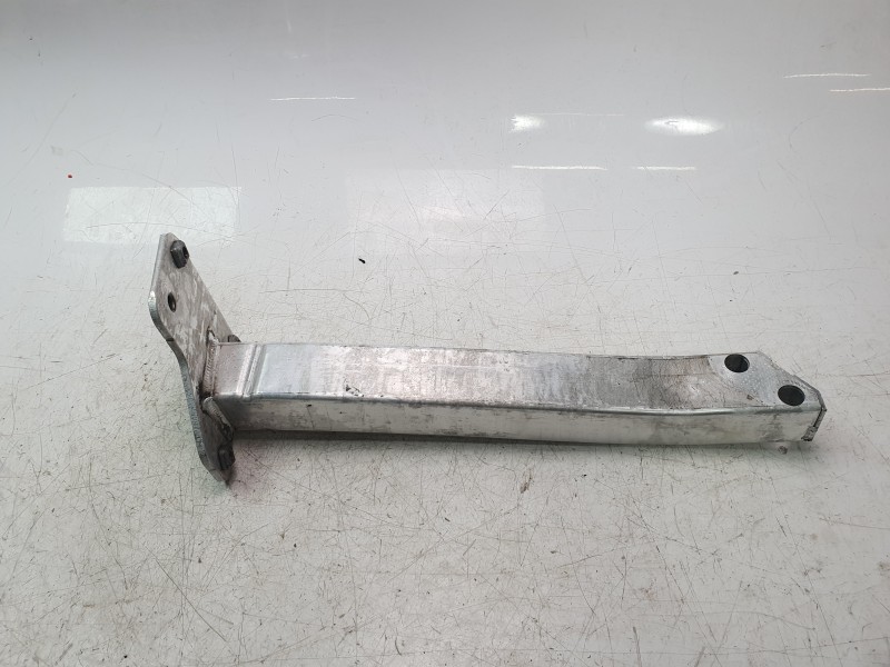 Recambio de punta chasis delantera para jeep cherokee limited 4wd referencia OEM IAM 68143964AC  