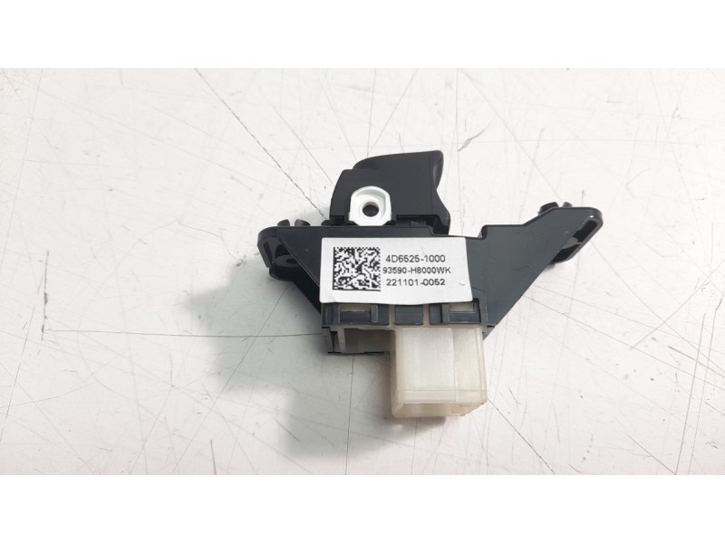 Recambio de mando elevalunas trasero derecho para kia stonic (ybcuv) 1.2 cat referencia OEM IAM 93590H8000  