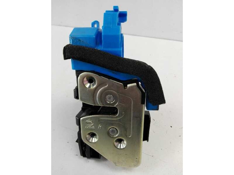 Recambio de cerradura puerta trasera derecha para kia cee´d drive referencia OEM IAM 81420A2100  