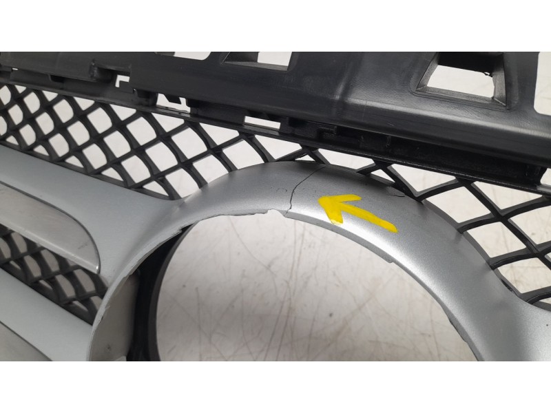 Recambio de rejilla delantera para mercedes-benz clase a (w176) referencia OEM IAM A1768880260  