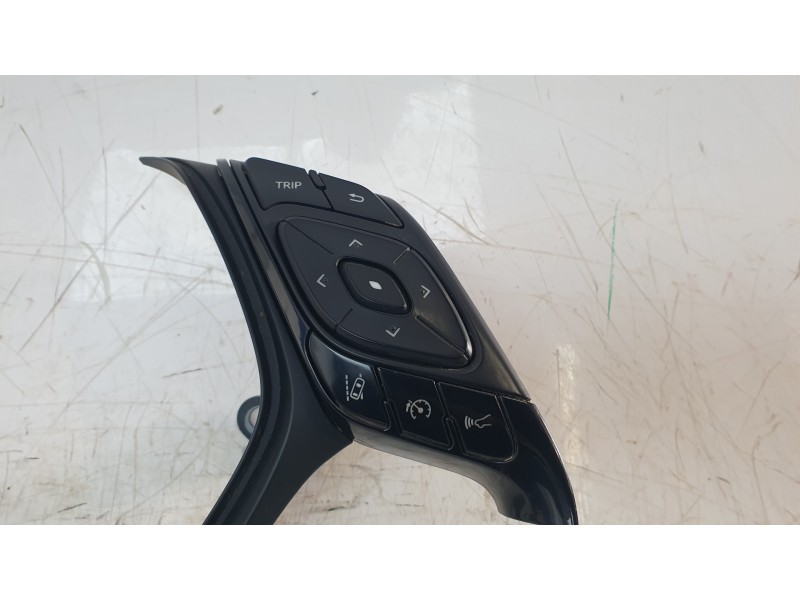 Recambio de mando volante para toyota c-hr (_x1_) 1.8 hybrid (zyx10_, zyx11_) referencia OEM IAM 75J388  