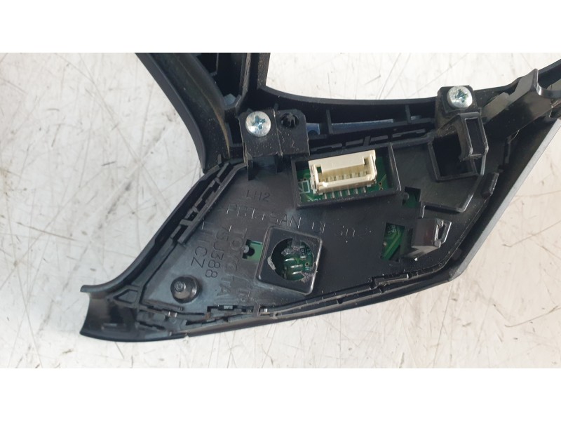 Recambio de mando volante para toyota c-hr (_x1_) 1.8 hybrid (zyx10_, zyx11_) referencia OEM IAM 75J388  