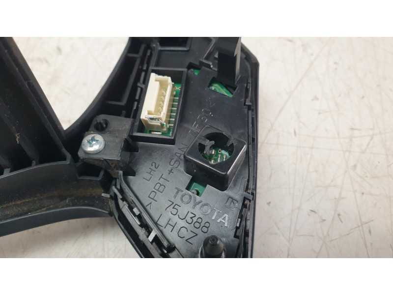Recambio de mando volante para toyota c-hr (_x1_) 1.8 hybrid (zyx10_, zyx11_) referencia OEM IAM 75J388  