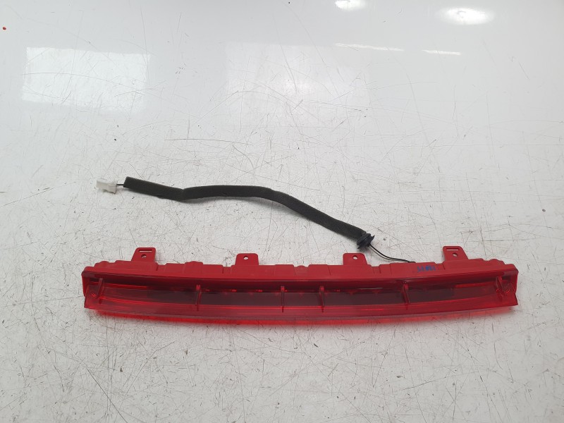 Recambio de luz central de freno para kia sportage v (nq5) 1.6 t-gdi referencia OEM IAM 92700R2000  