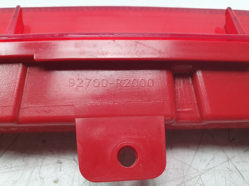 Recambio de luz central de freno para kia sportage v (nq5) 1.6 t-gdi referencia OEM IAM 92700R2000  