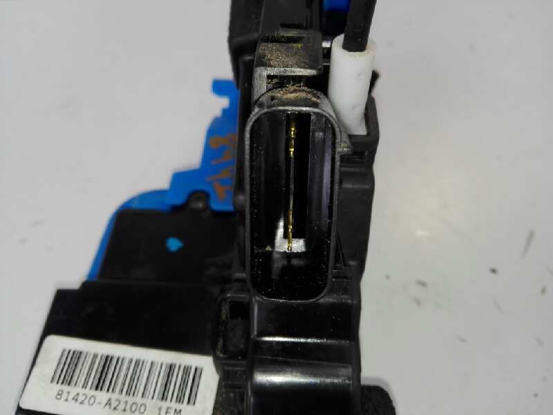 Recambio de cerradura puerta trasera derecha para kia cee´d drive referencia OEM IAM 81420A2100  