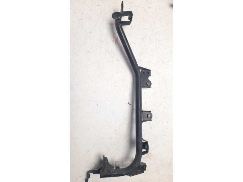 Recambio de estribera derecha para honda x-adv referencia OEM IAM 50610MKHD00  