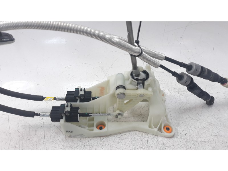 Recambio de palanca cambio para kia stonic (ybcuv) 1.2 cat referencia OEM IAM 43700H8150WK  