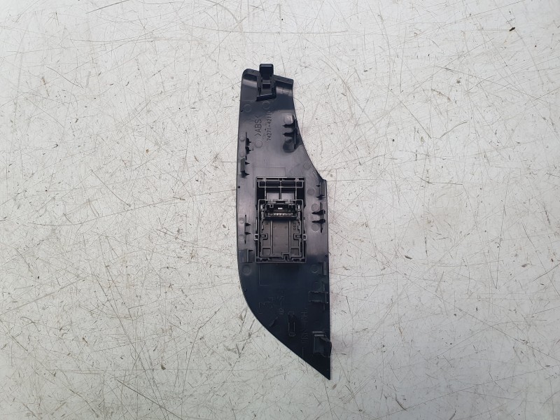 Recambio de mando elevalunas trasero derecho para toyota rav 4 v (_a5_, _h5_) 2.5 hybrid awd (axap54) referencia OEM IAM 8481012