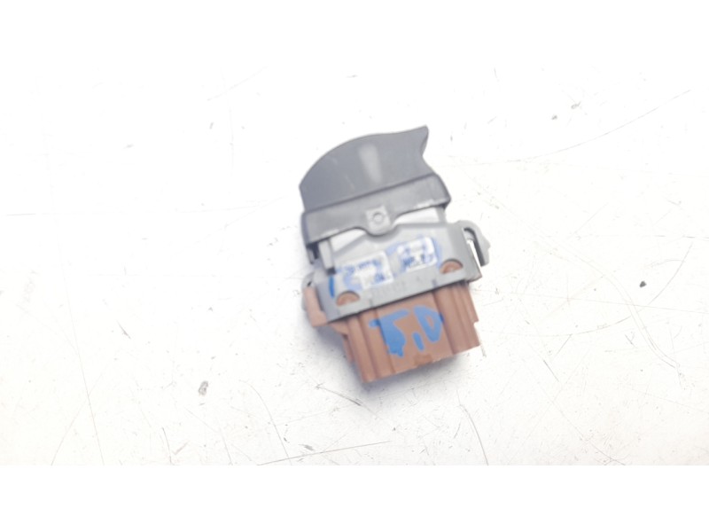 Recambio de mando elevalunas trasero izquierdo para renault laguna ii (bg0/1_) 1.6 16v (bg1g, bg1h) referencia OEM IAM 820019951